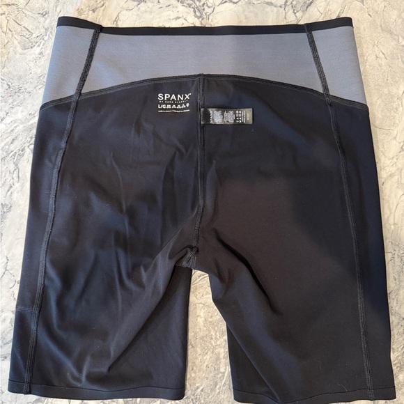 Spanx EveryWear Icon Bike Short w/Pocket 7" 50204R Black - Large Excellent Cond. - Picture 9 of 9